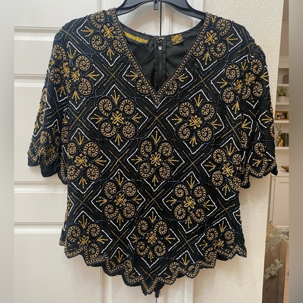 Vintage sequin hi fashion top. EUC. Beautiful! Zippered back.